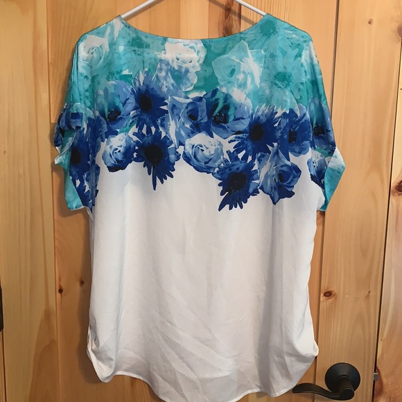 NWOT! Calvin Klein Floral Blouse - Picture 6 of 10